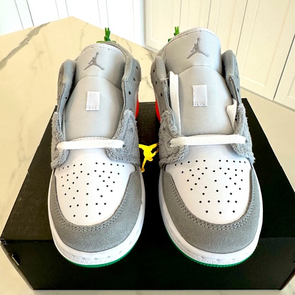 Air Jordan 1 Low SE- Rabbit - Picture 5 of 7